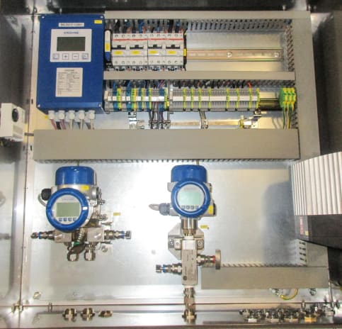 Control cabinet with
KROHNE DP and pressure
transmitters, temperature
transmitter and flow computer