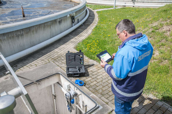 Manufacturer-independent functional testing of flowmeters in sewer system and wastewater treatment plants