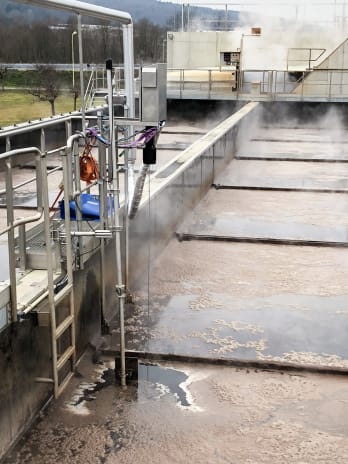 Measuring the sludge level in the clarifier