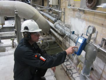 OPTISONIC 6300 P با مبدل سیگنال موبایل متصل به خط لوله OPTISONIC 6300 P با مبدل سیگنال موبایل متصل به خط لوله