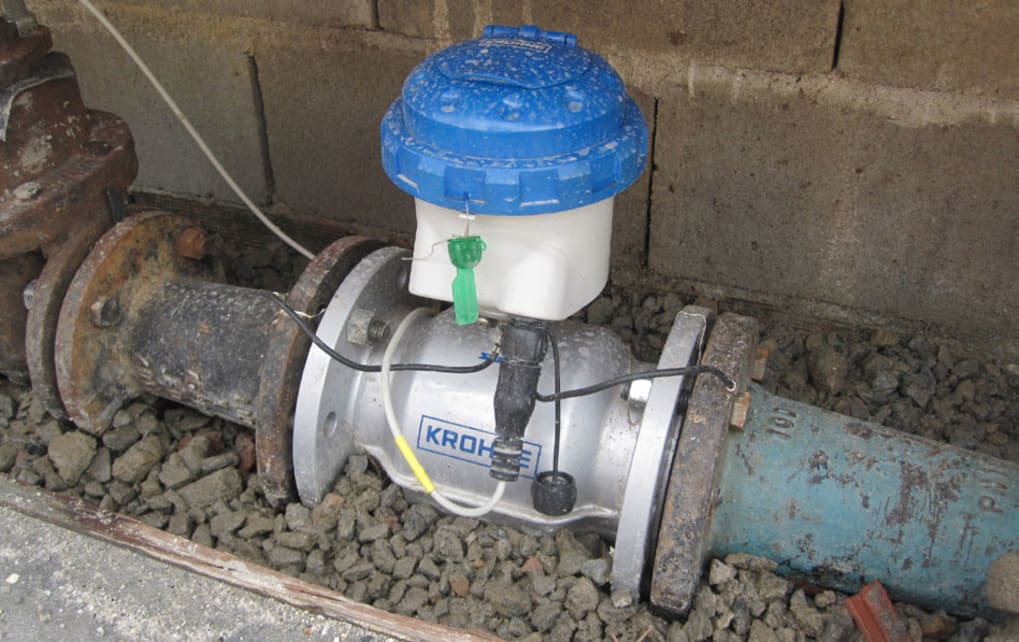 Water meter with sealing against manipulation
