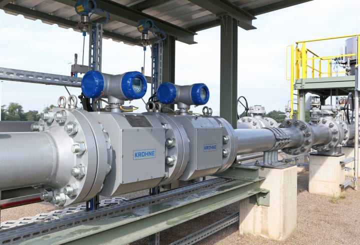 Deux débitmètres à ultrasons ALTOSONIC V12 en série sur site Deux débitmètres à ultrasons ALTOSONIC V12 en série sur site