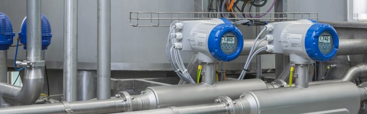 Flow measurement of raw milk with a high air content Flow measurement of raw milk with a high air content