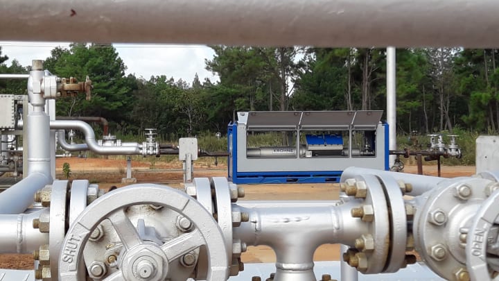 Débitmètre multiphasique M-PHASE 5000 derrière des pipelines Débitmètre multiphasique M-PHASE 5000 derrière des pipelines