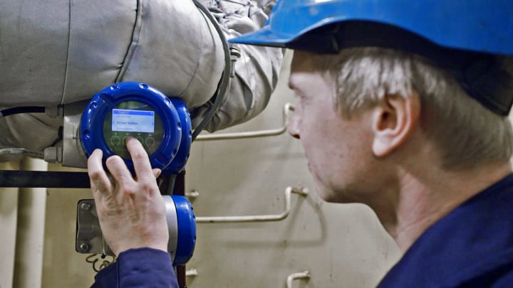 Service engineer checking MFC 400 Service engineer checking MFC 400