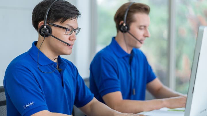 KROHNE service technician gives customer remote support KROHNE service technician gives customer remote support