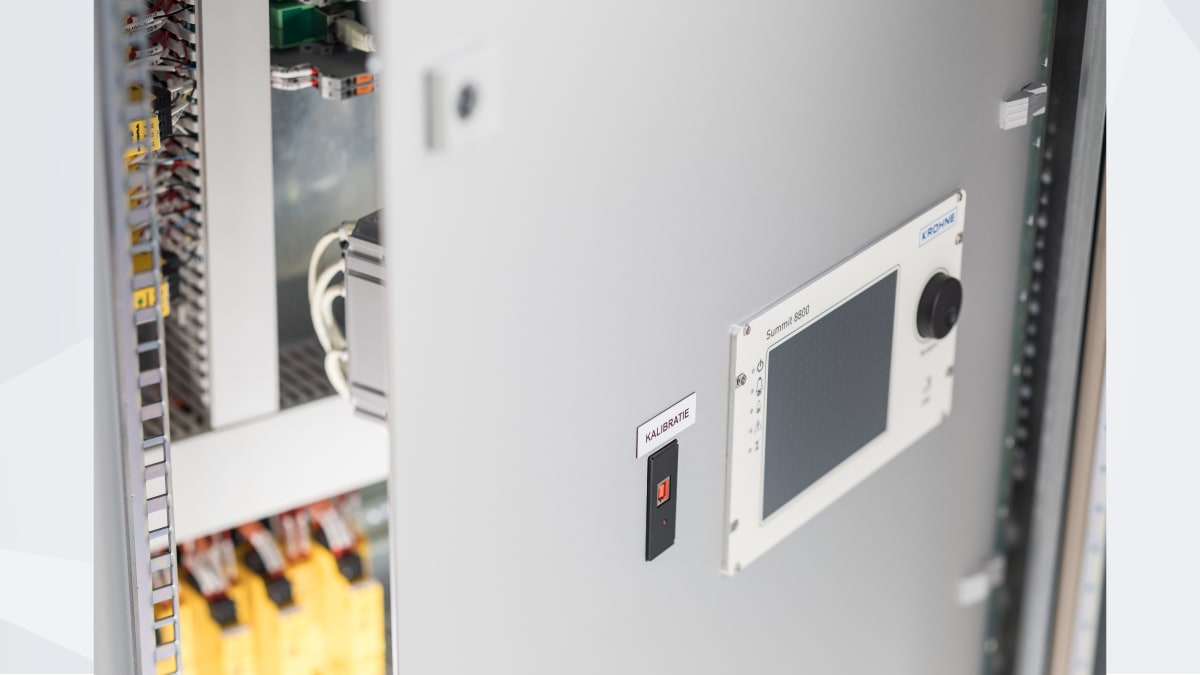 Modular flow control and data transfer cabinets Metering control ...