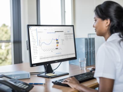 Engineer in front of a screen using AMADAS analyser management data acquisition system CalSys 2023