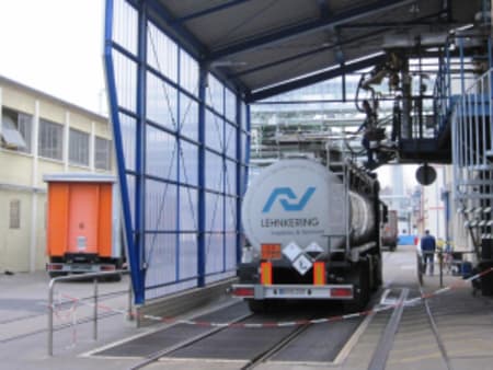 Custody transfer loading of chloroacetic acid