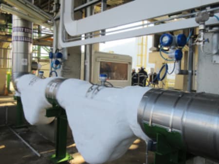 Custody transfer metering system for LNG in a up and offloading process