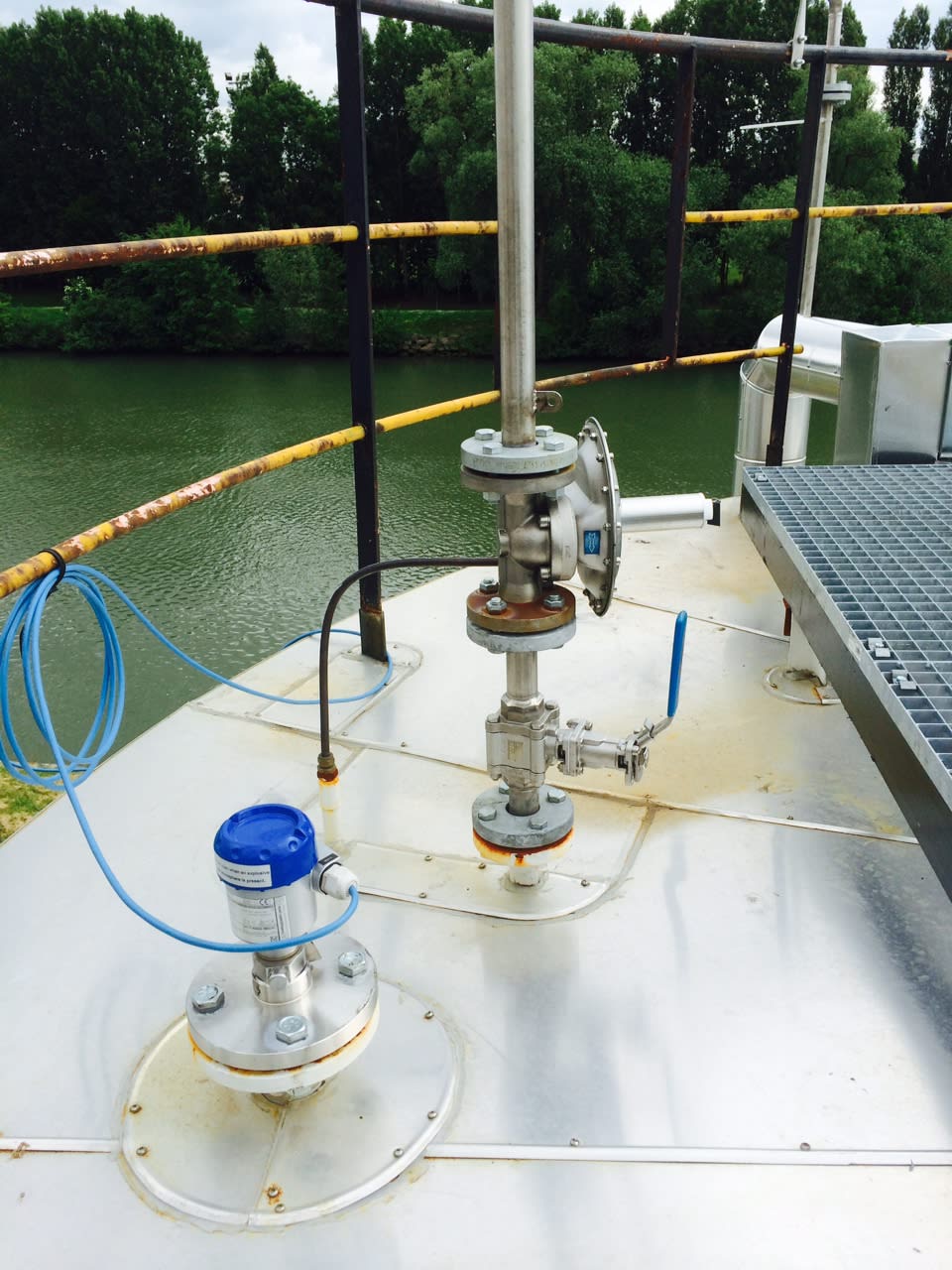 Measuring gauge pressure of the nitrogen layer