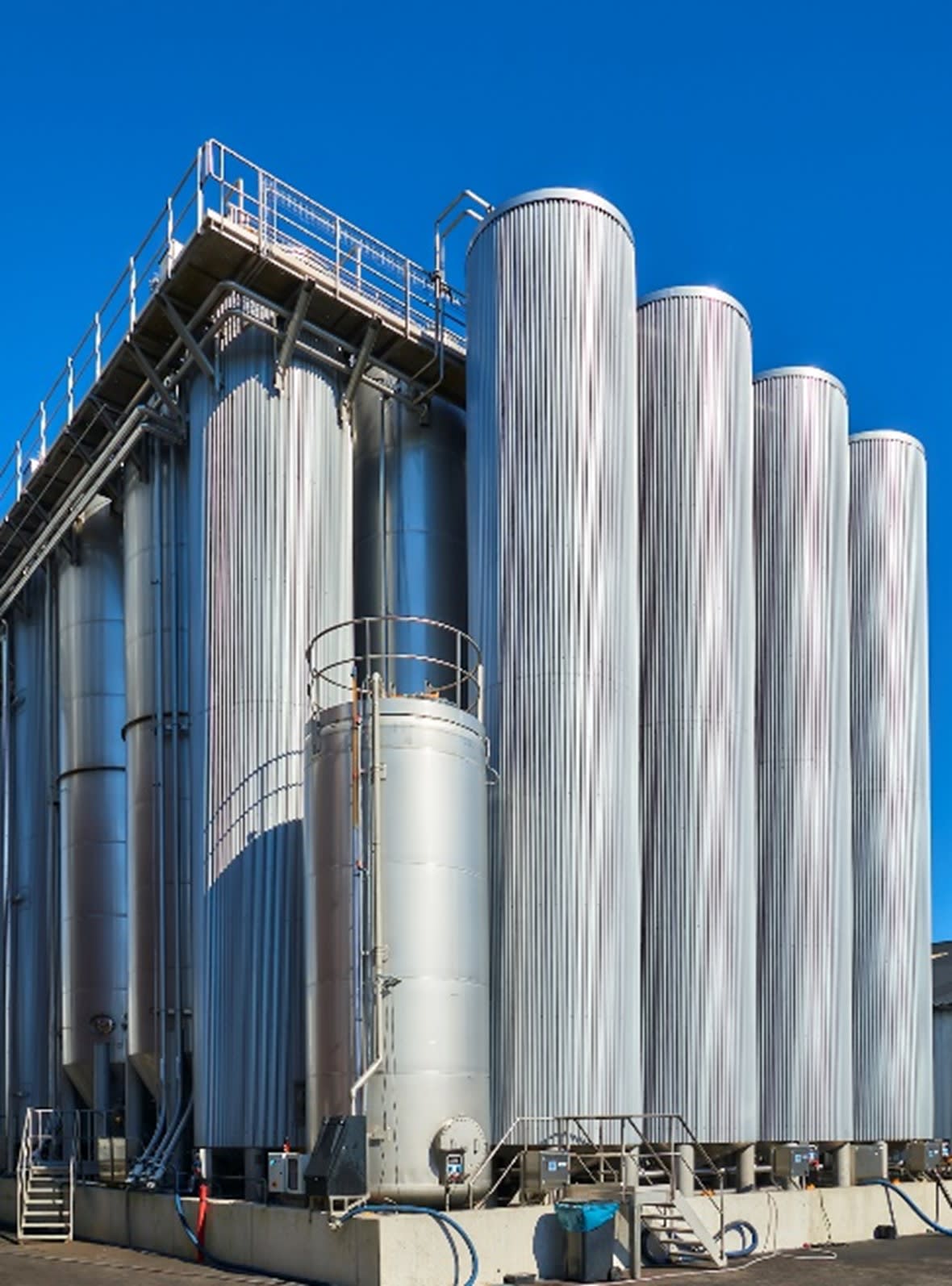 Storage tanks for vegetable oils