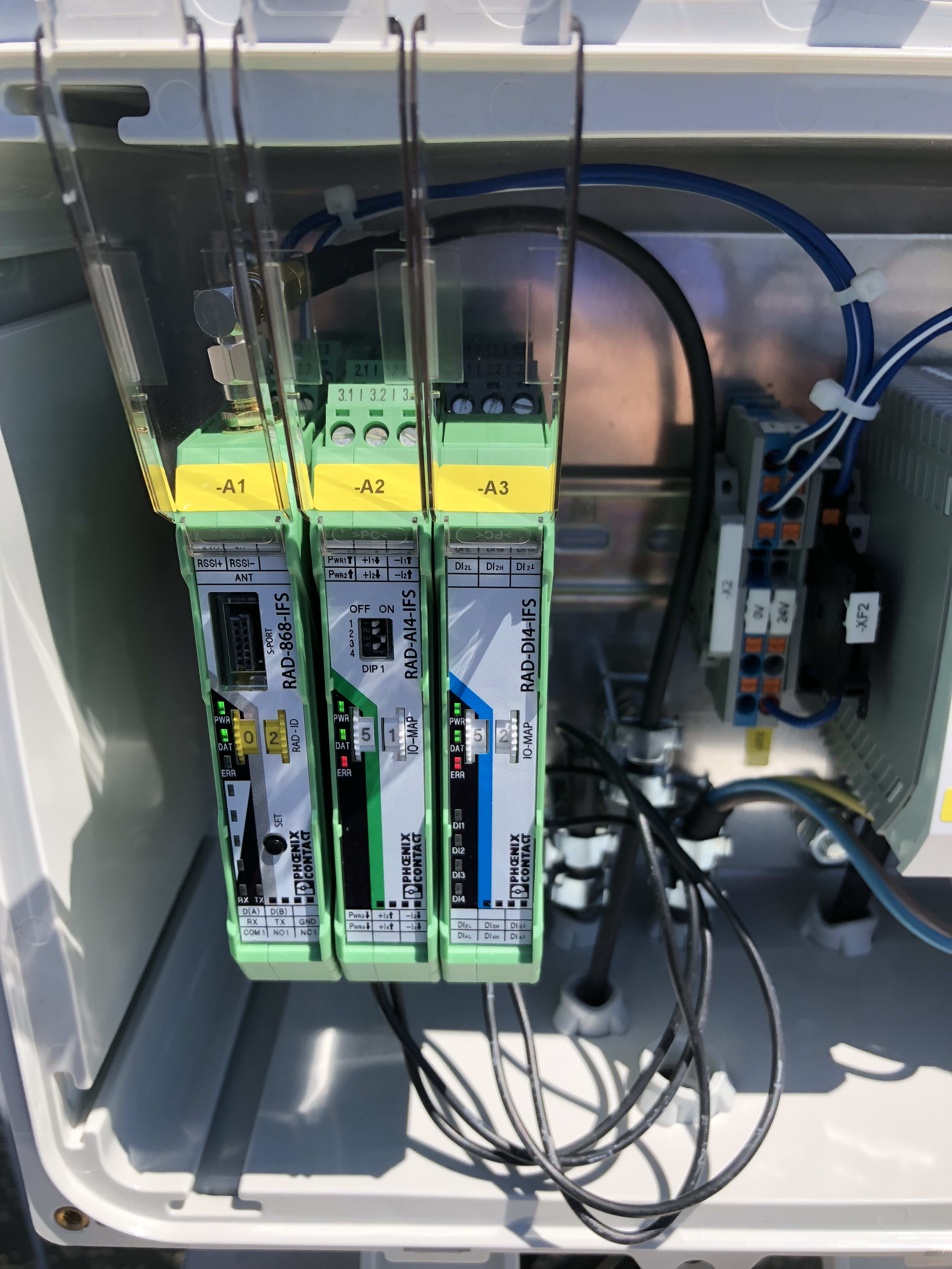 Wireless and I/O modules for the Radioline transmitting unit on the scraper