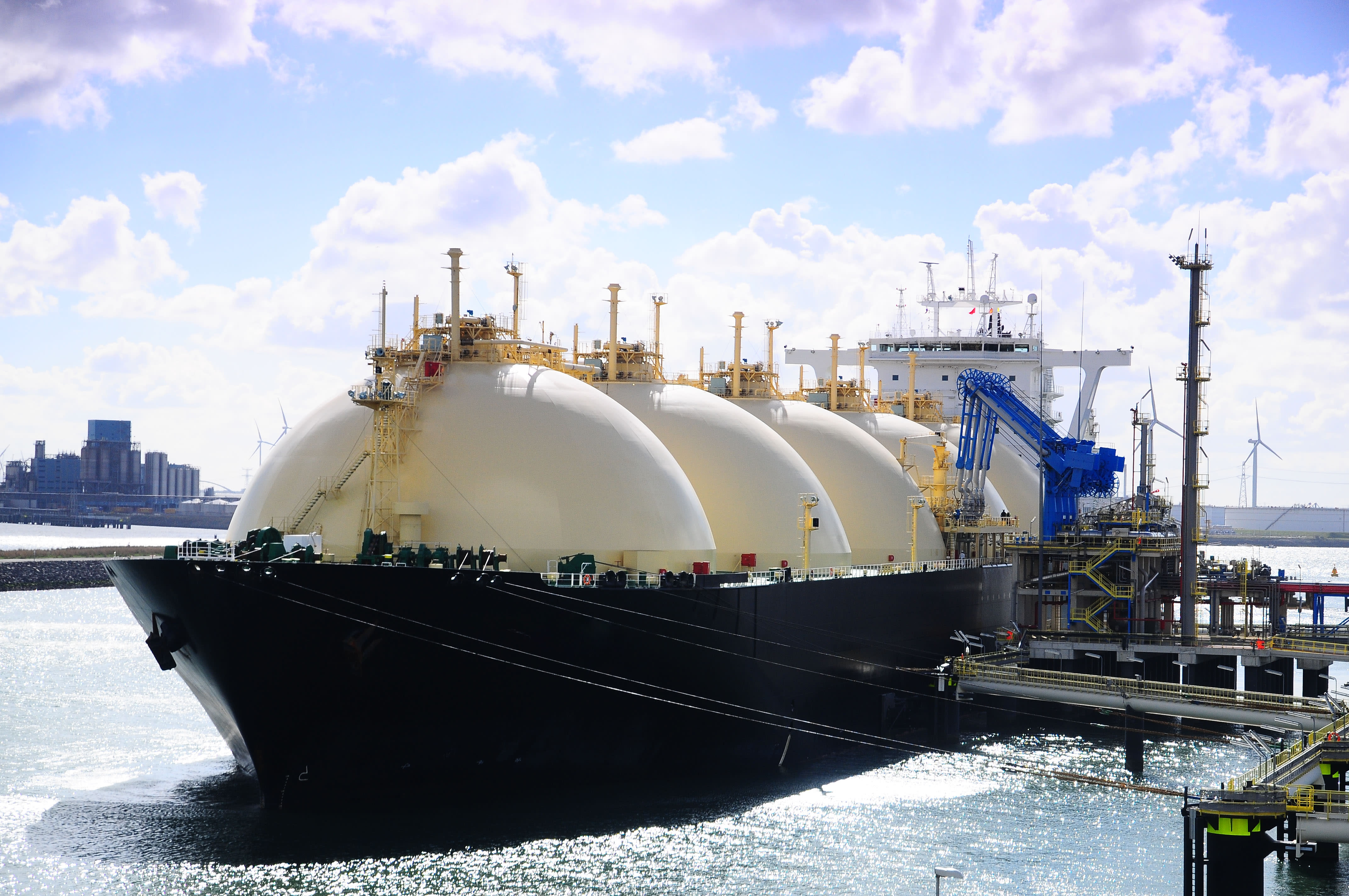 Real-time product release of LNG