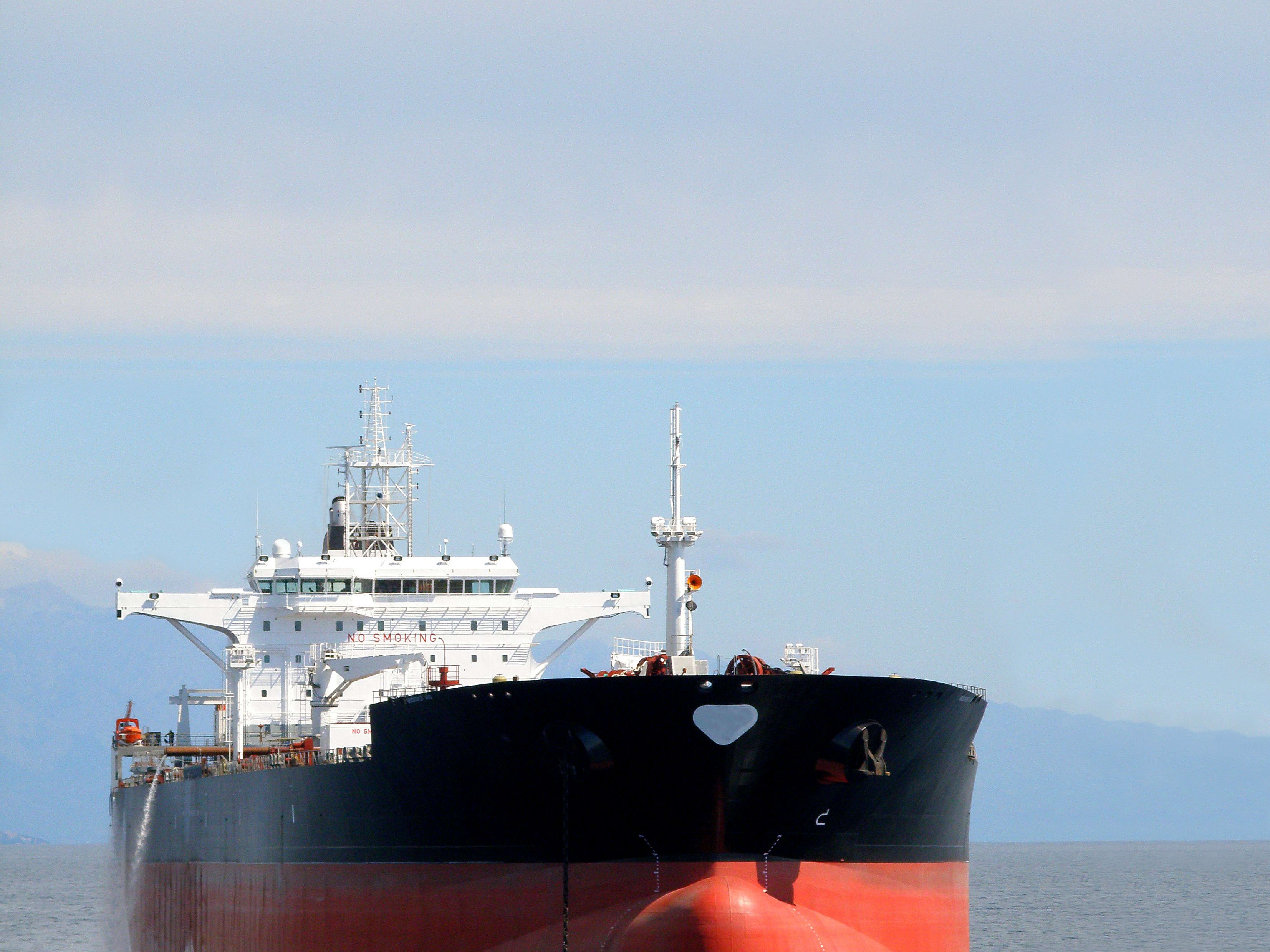 CARGOMASTER Tank monitoring for seagoing vessels Oil tanker on the sea onboard tank