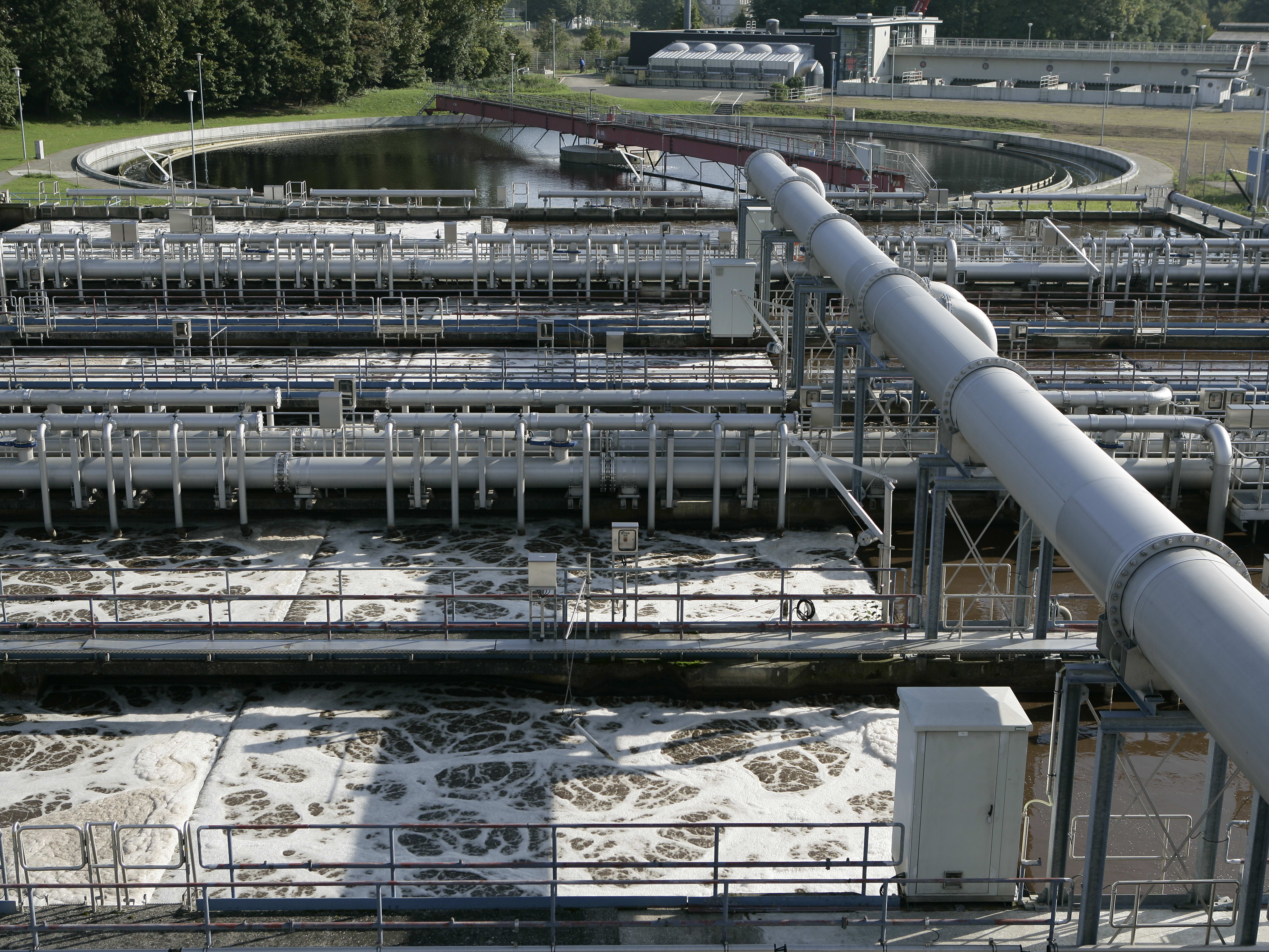 Sludge level measurement with remote data communication Sludge level measurement with remote data communication