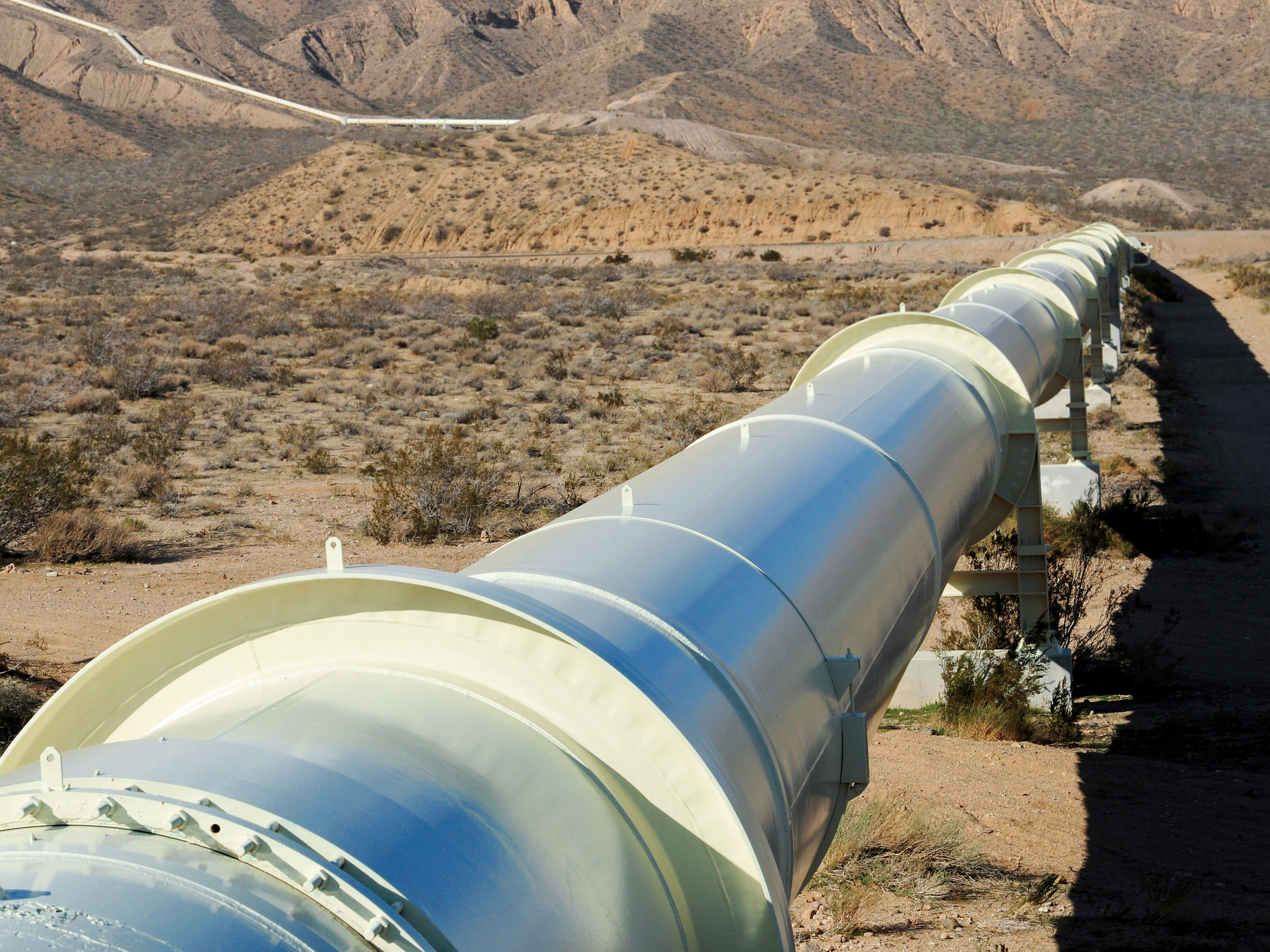 PipePatrol Pipeline Management Pipeline in the desert with mountains on the horizan