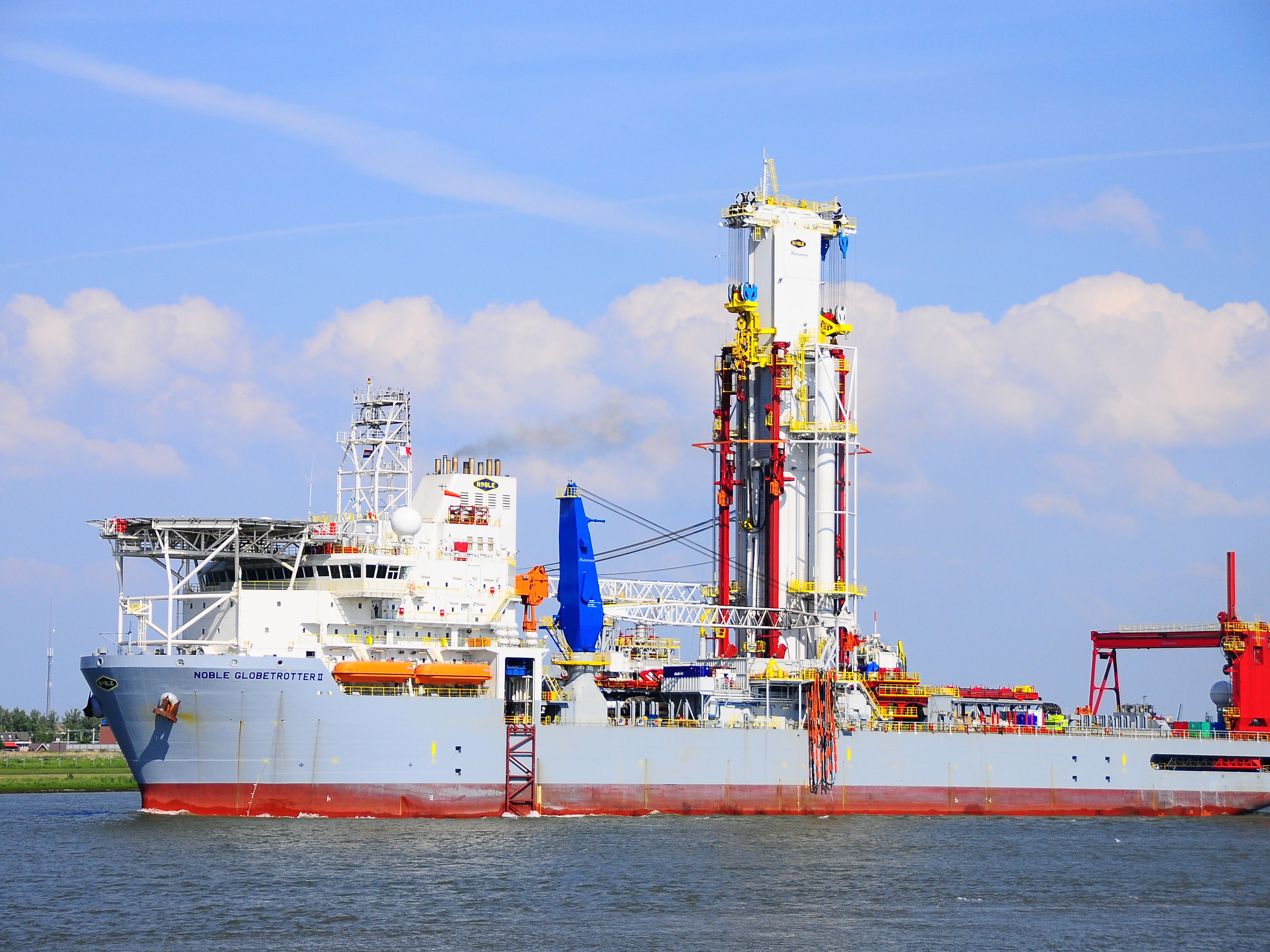 FSUs/FSOs/FPSOs in the marine industry Grey and red FSU/FSO/FPSO