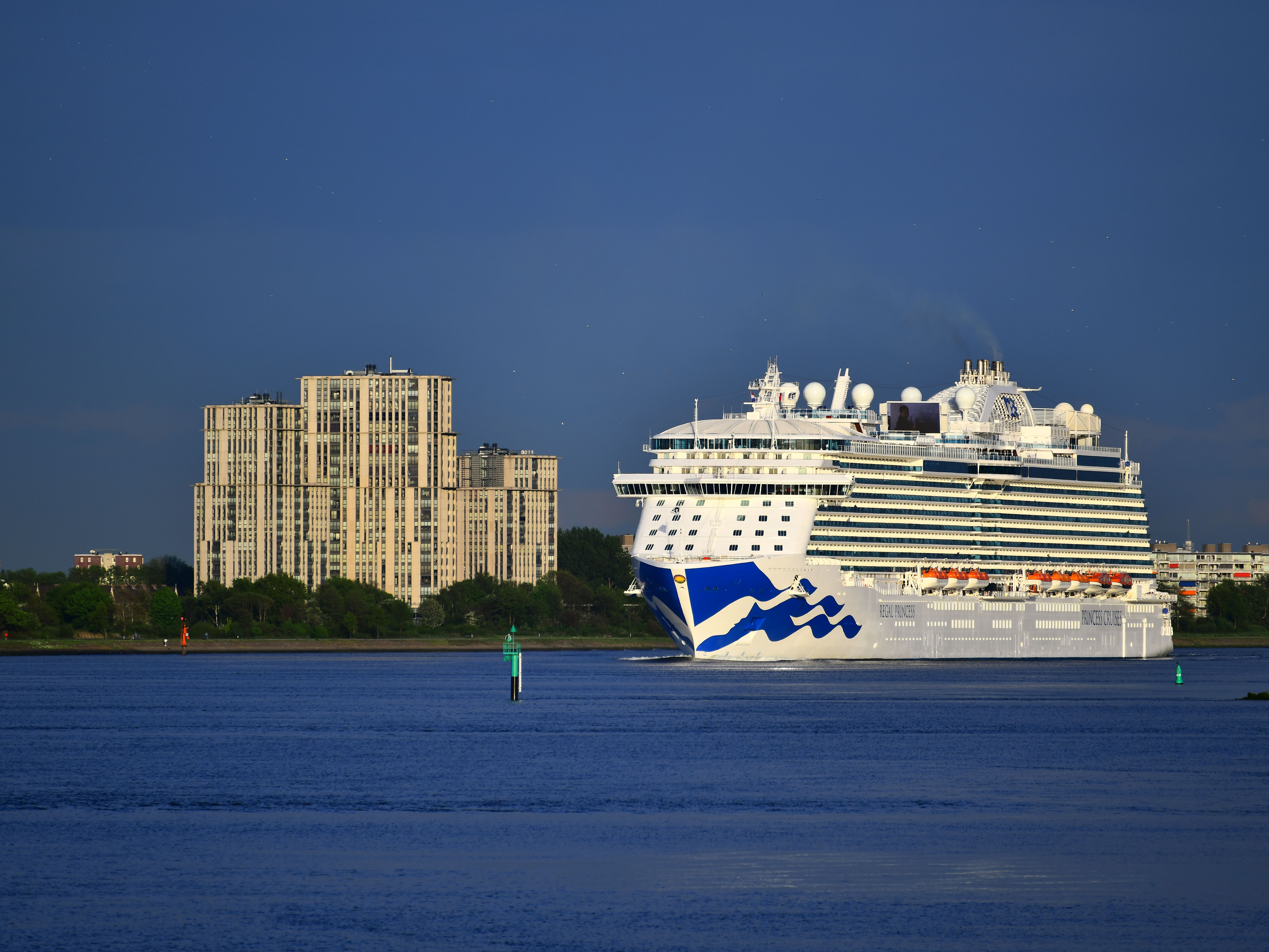 Cruise ships in the marine industry White cruise ship