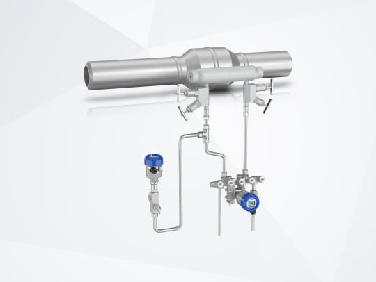 Flowmeter DP dengan nosel aliran, pemancar DP, pot kondensat, katup proses, manifold, dan pemancar tekanan