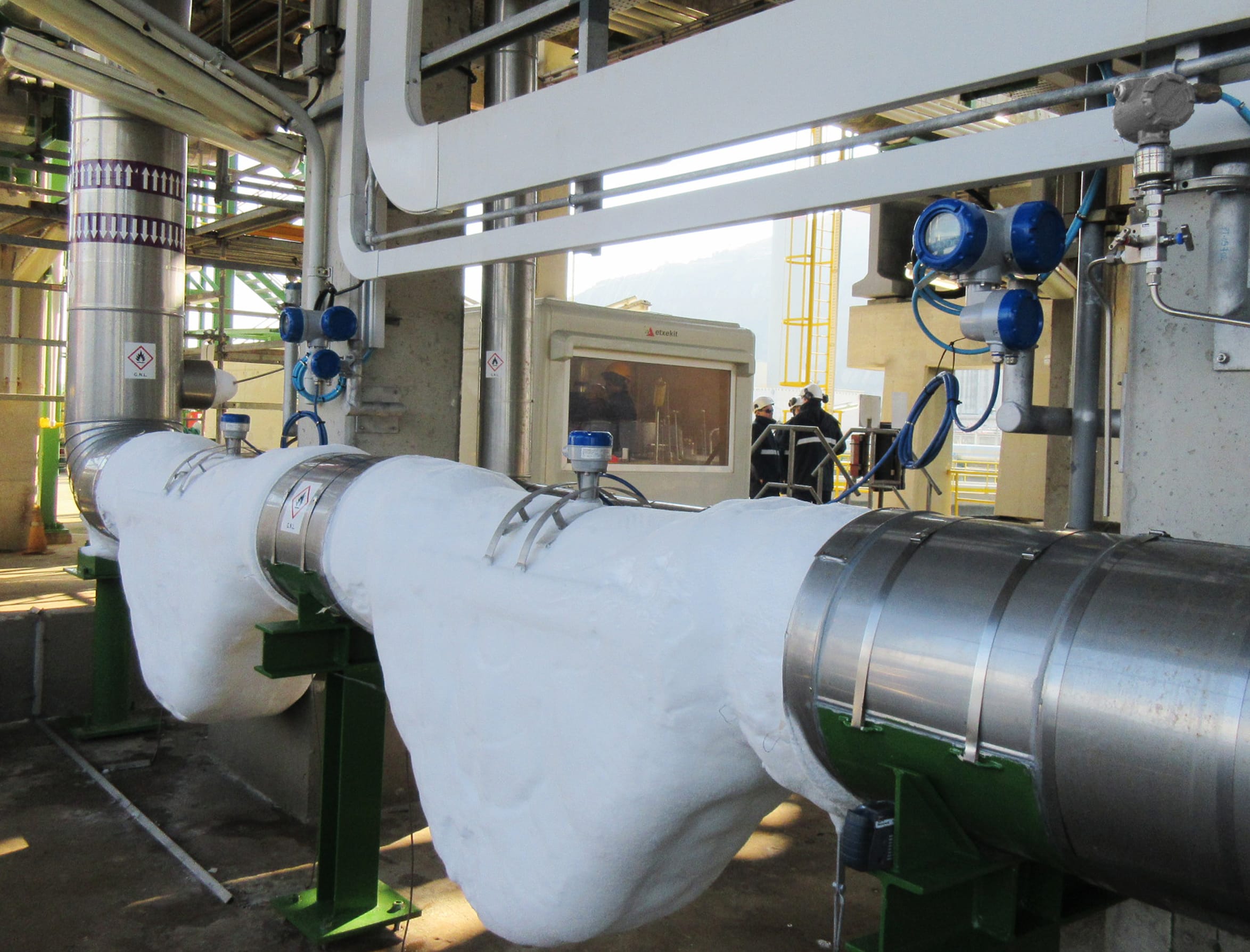 Custody transfer metering system for LNG in a up and offloading process Custody transfer metering system for LNG in a up and offloading process