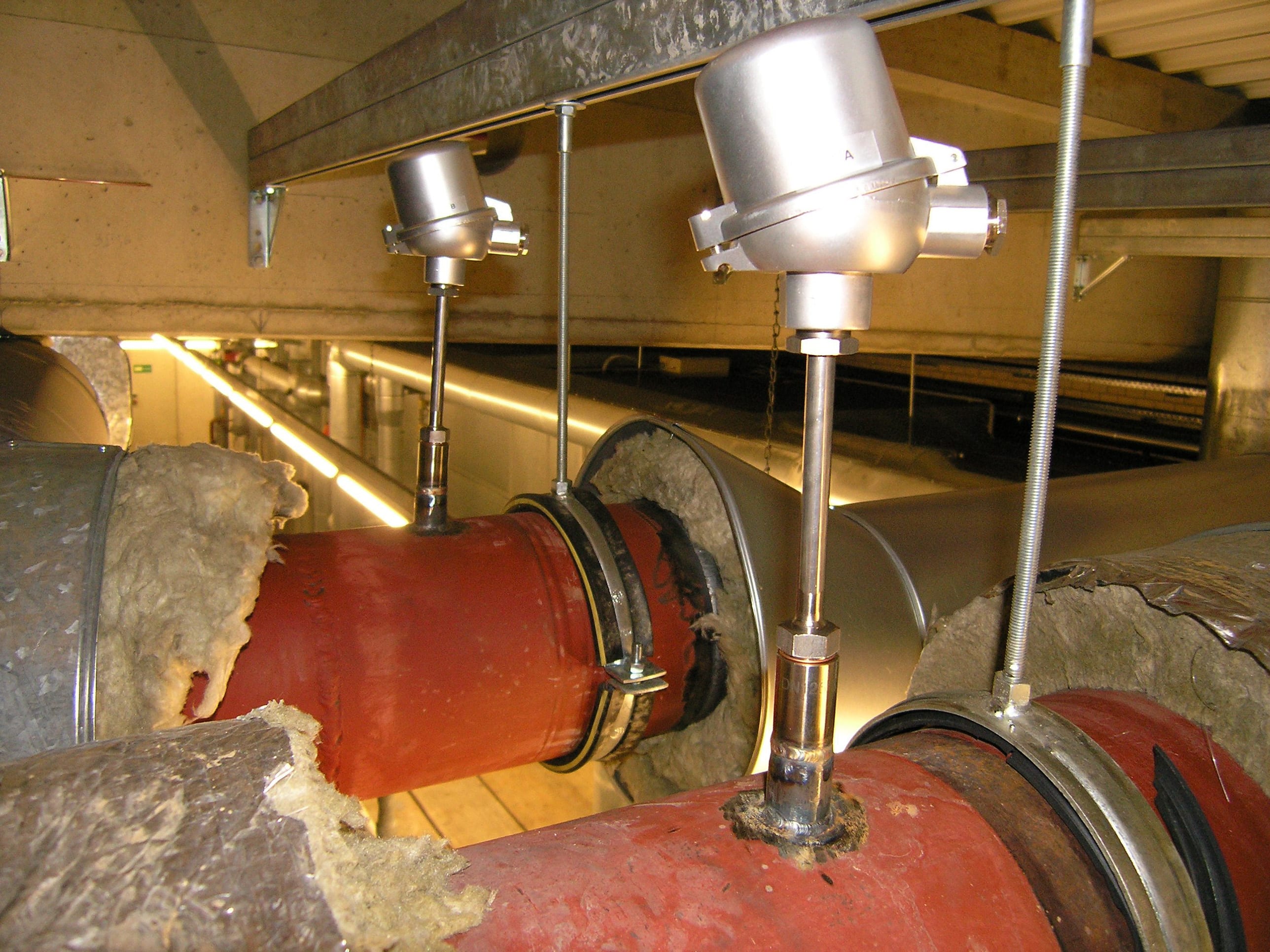 Measuring the temperature in steam pipelines in a chemical plant Measuring the temperature in steam pipelines in a chemical plant